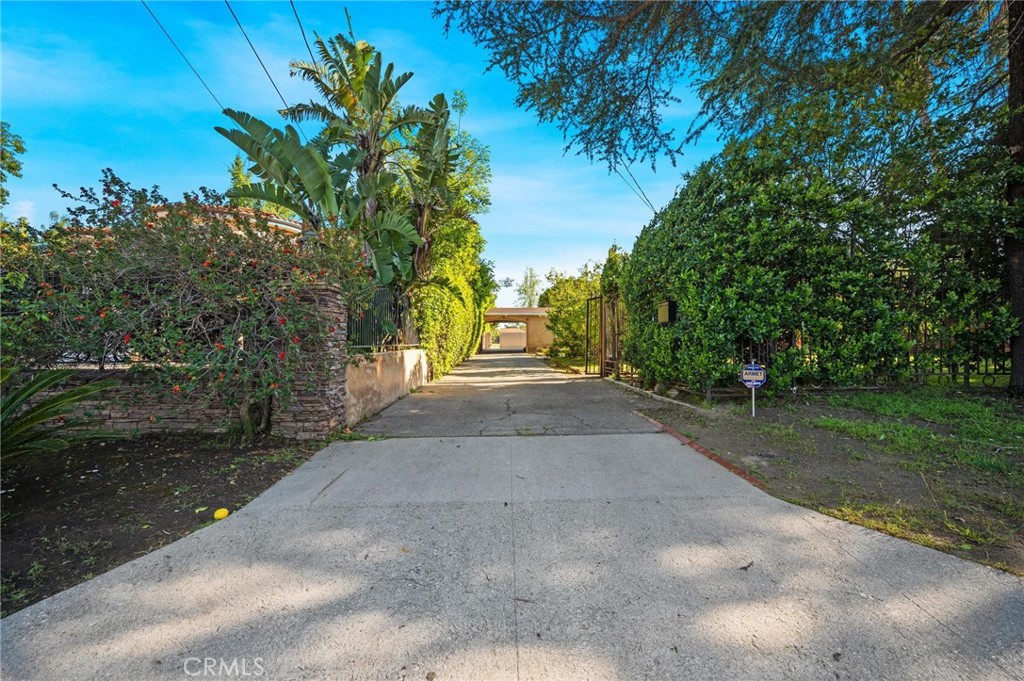 13510 Kittridge Street