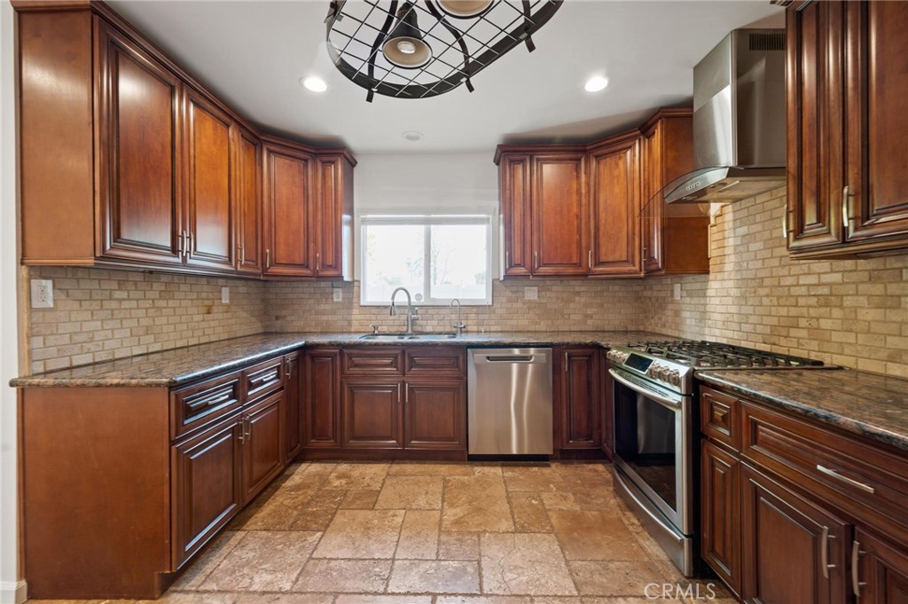 13510 Kittridge Street