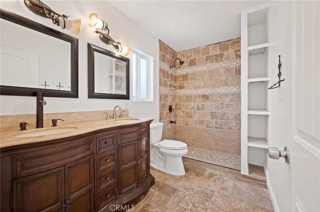 13510 Kittridge Street