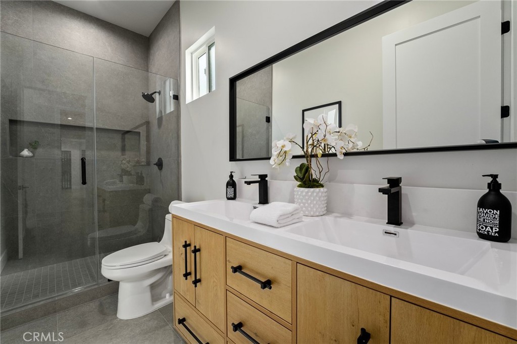 13614 Emelita Street