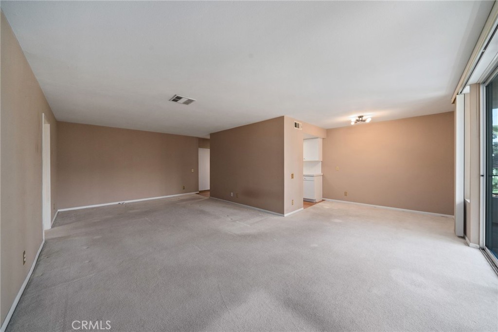 4637 Willis Avenue 201