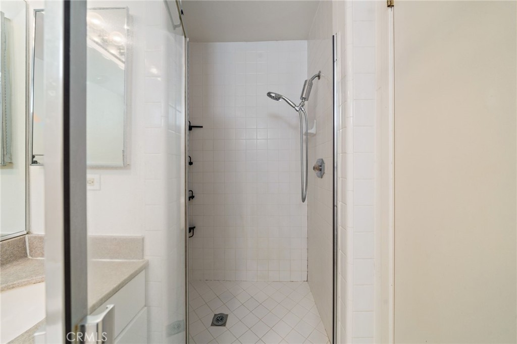 4637 Willis Avenue 201