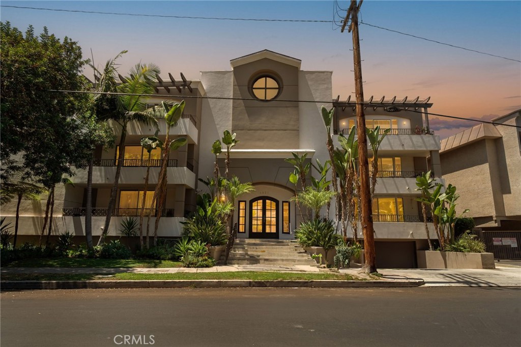 4637 Willis Avenue 201