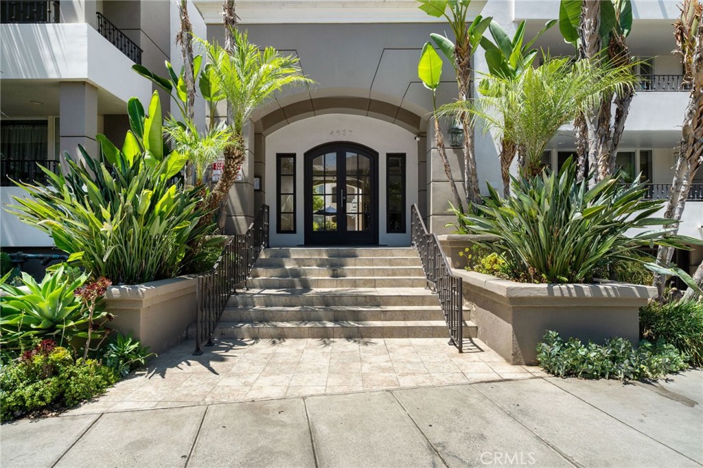 4637 Willis Avenue 201