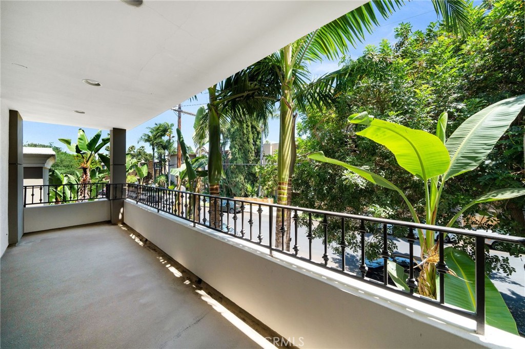 4637 Willis Avenue 201