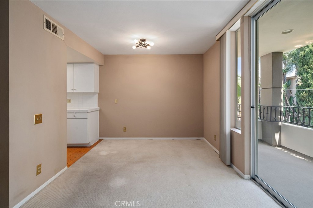 4637 Willis Avenue 201