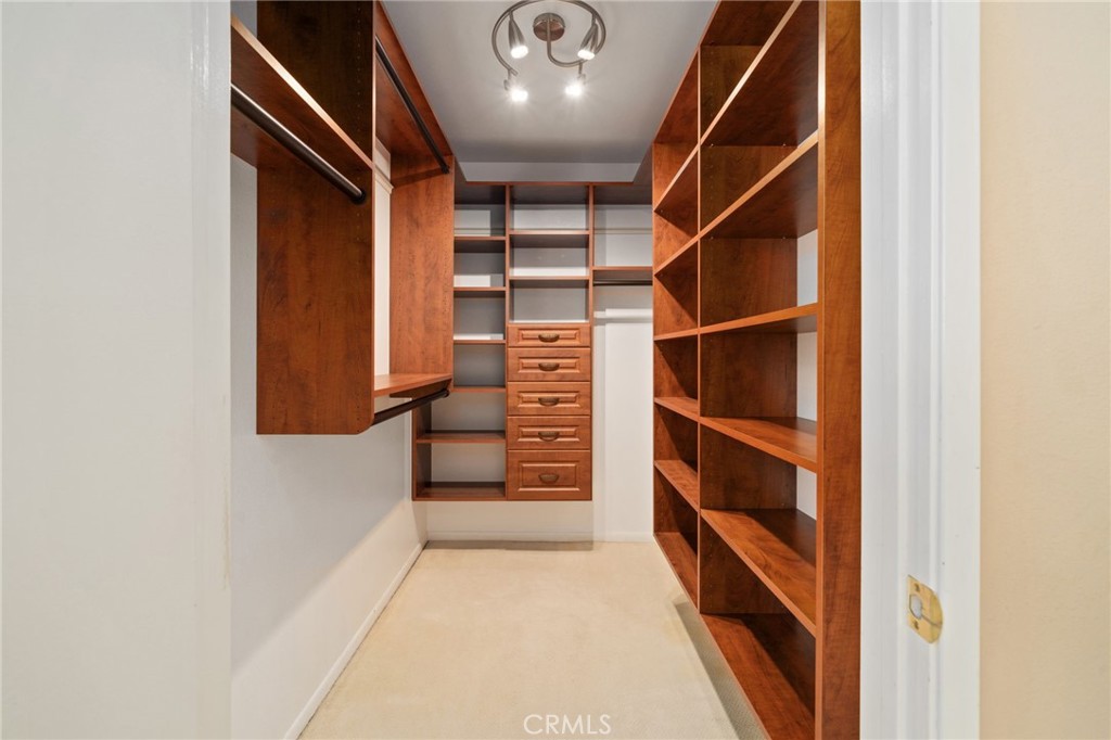 4637 Willis Avenue 201