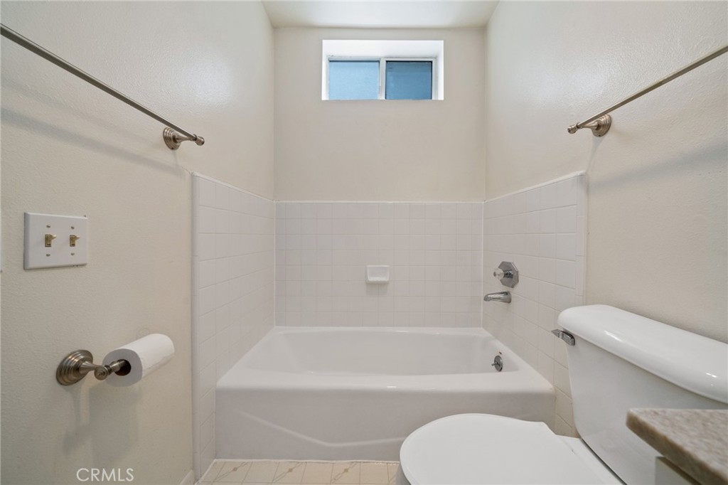 4637 Willis Avenue 201