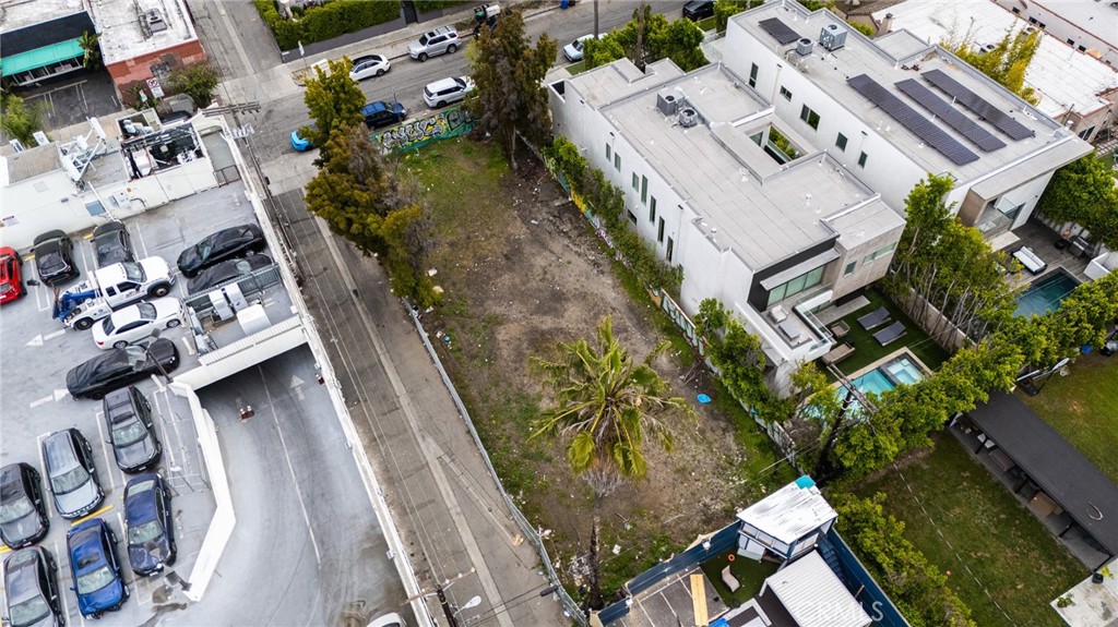 645 N Gardner Street