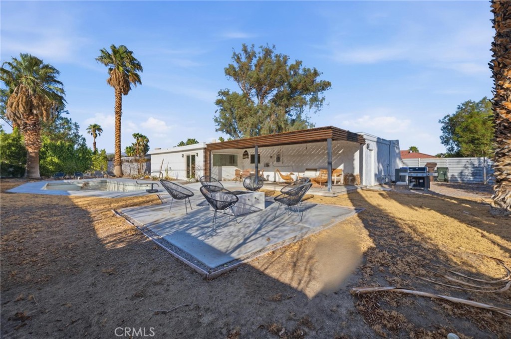 2881 N Cypress Road
