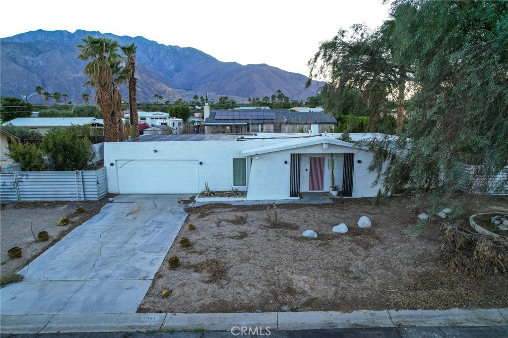 2881 N Cypress Road