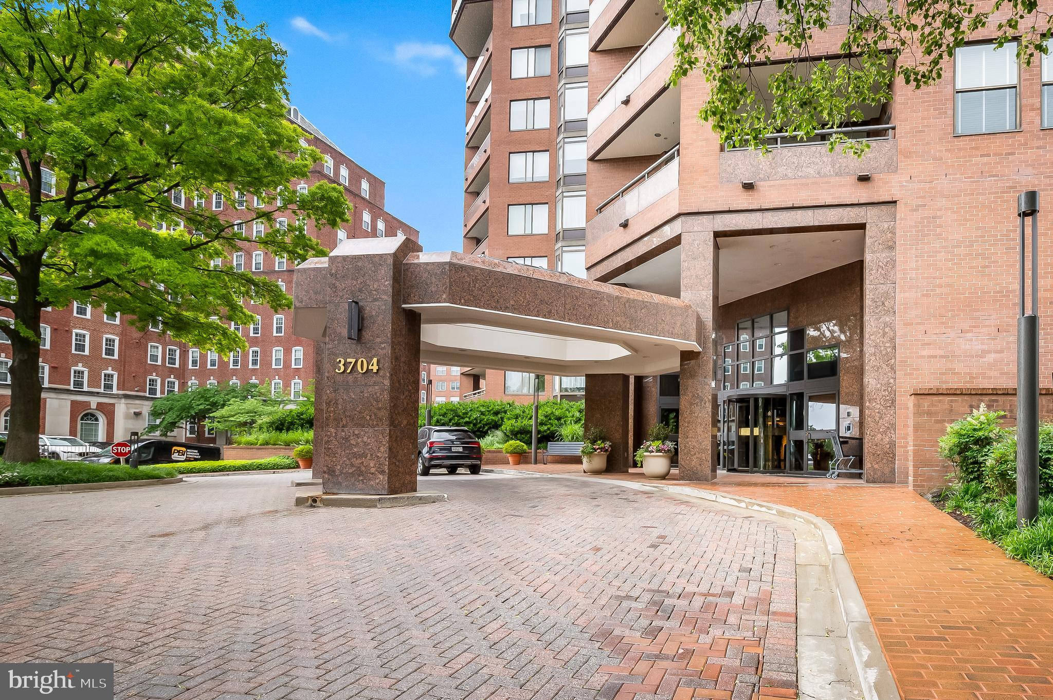 3704 Charles St N #303