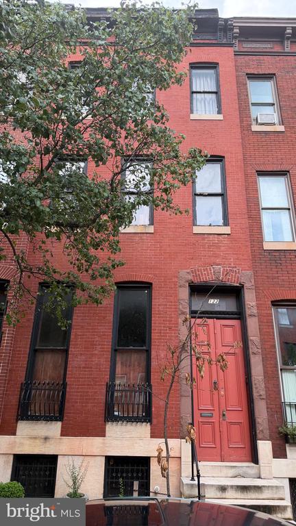 122 W LANVALE STREET