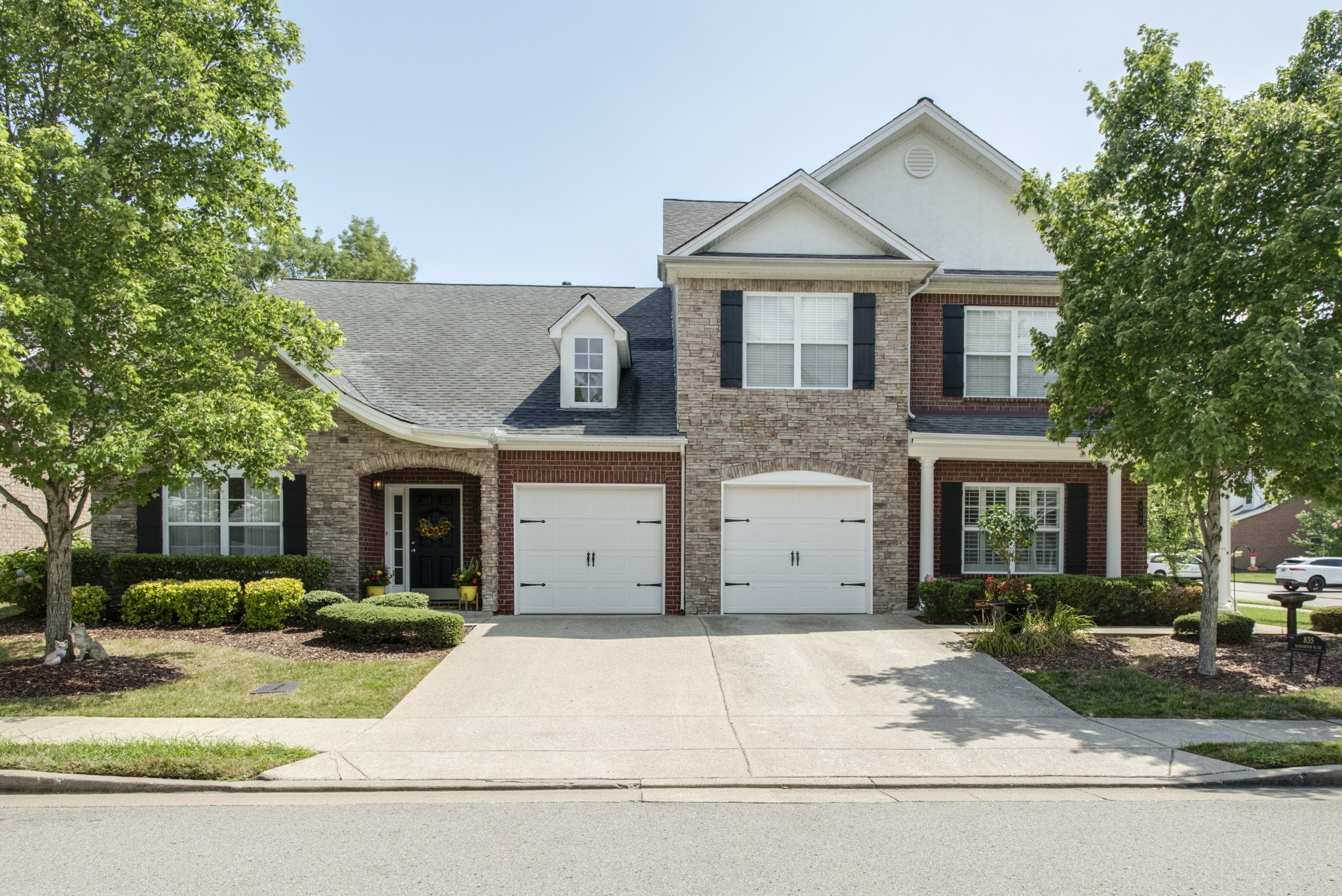 833 Barrington Place Dr
