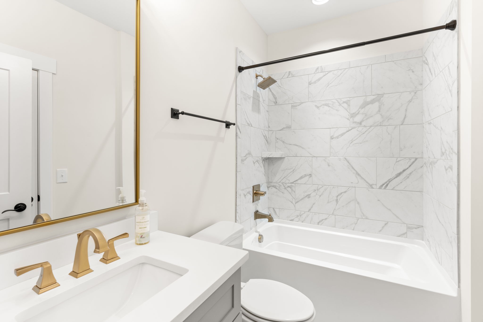 2045 Oakwood Ave Unit: 25