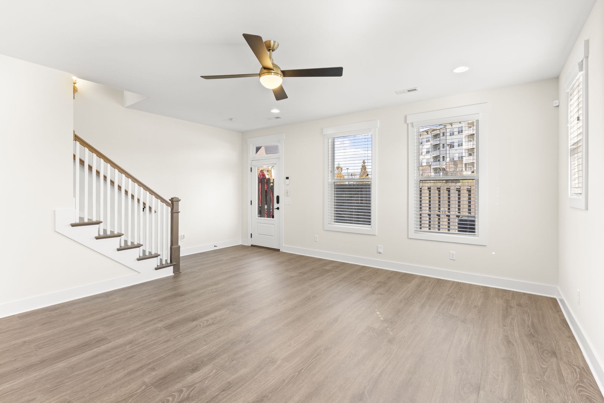 2045 Oakwood Ave Unit: 25