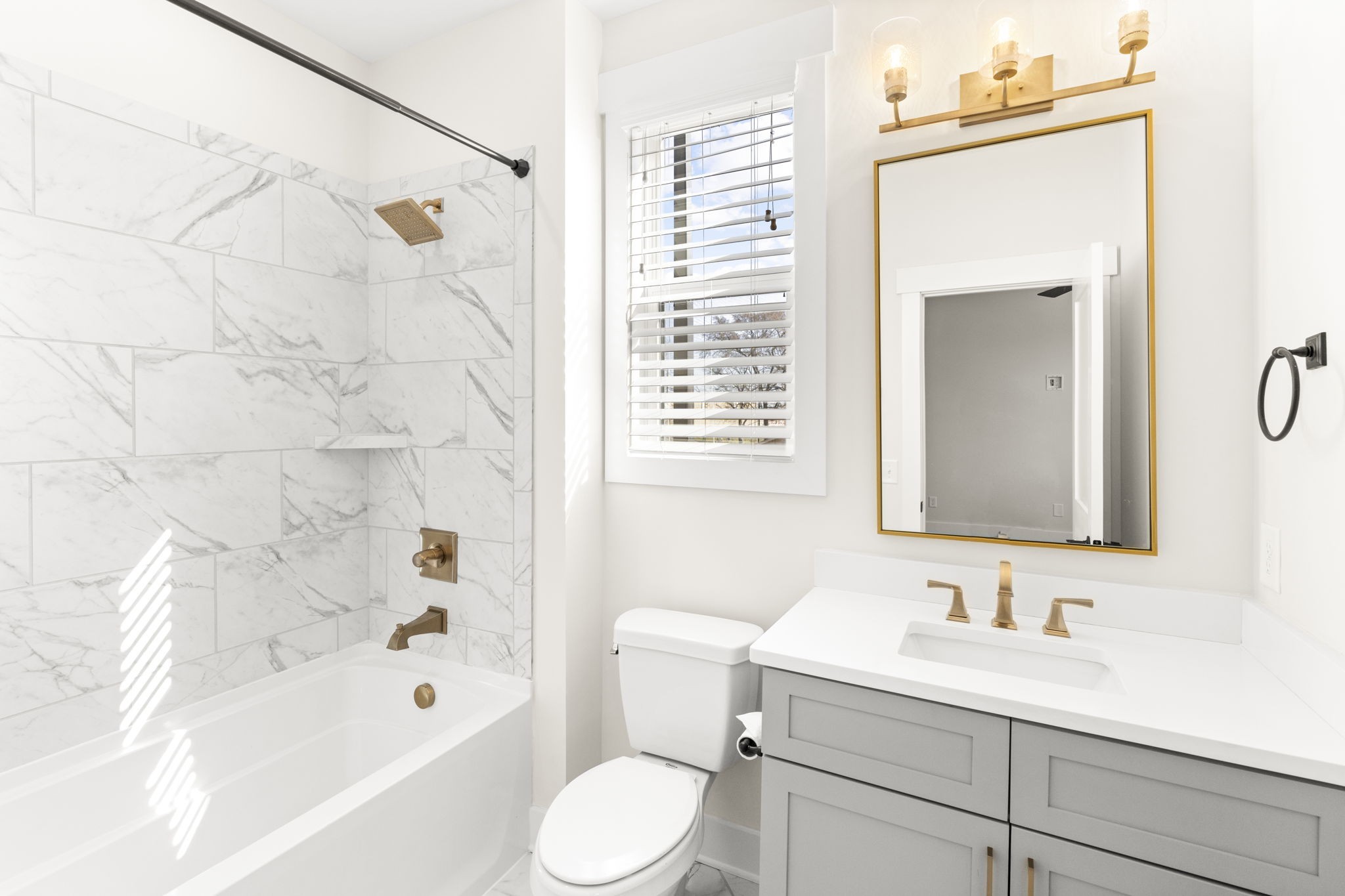 2045 Oakwood Ave Unit: 25
