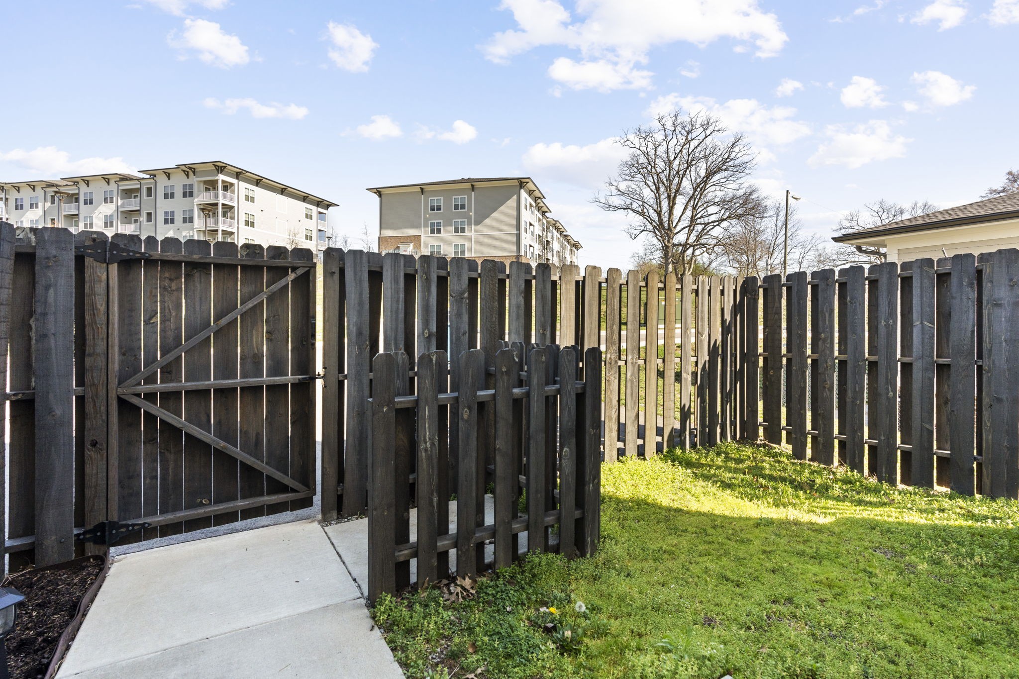 2045 Oakwood Ave Unit: 25