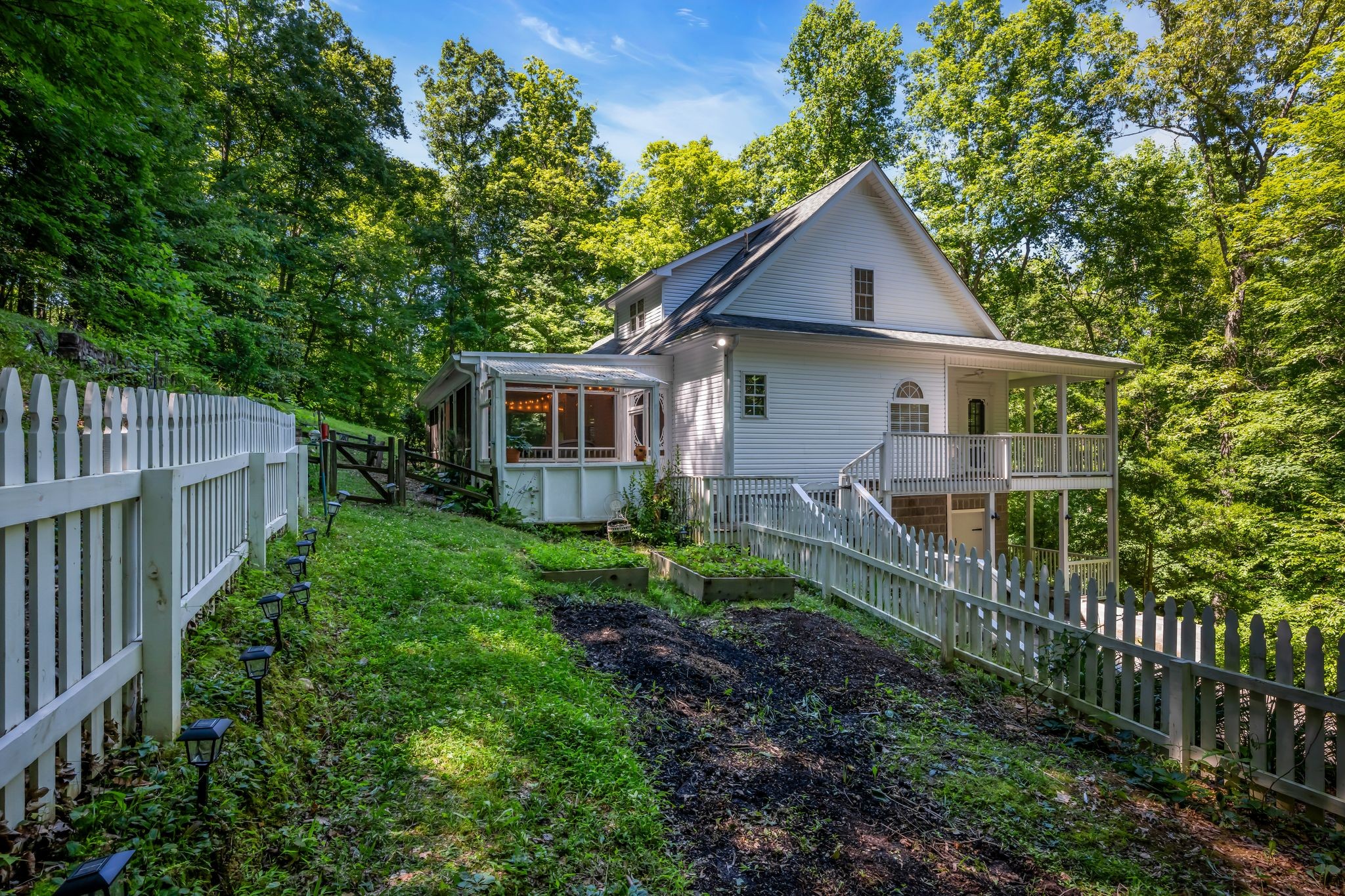 983 Ridgecrest Dr
