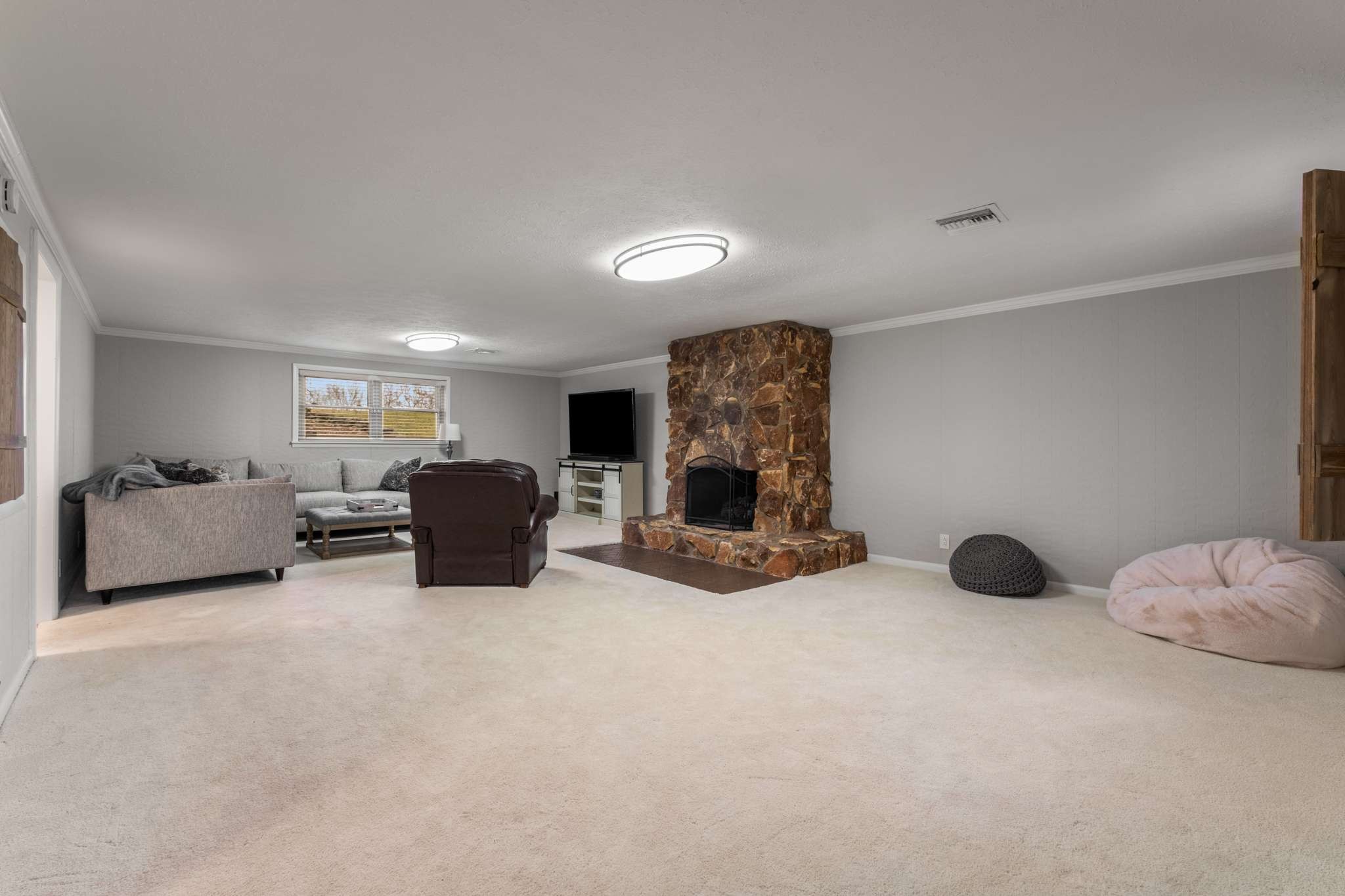 140 Ridgewood Ln