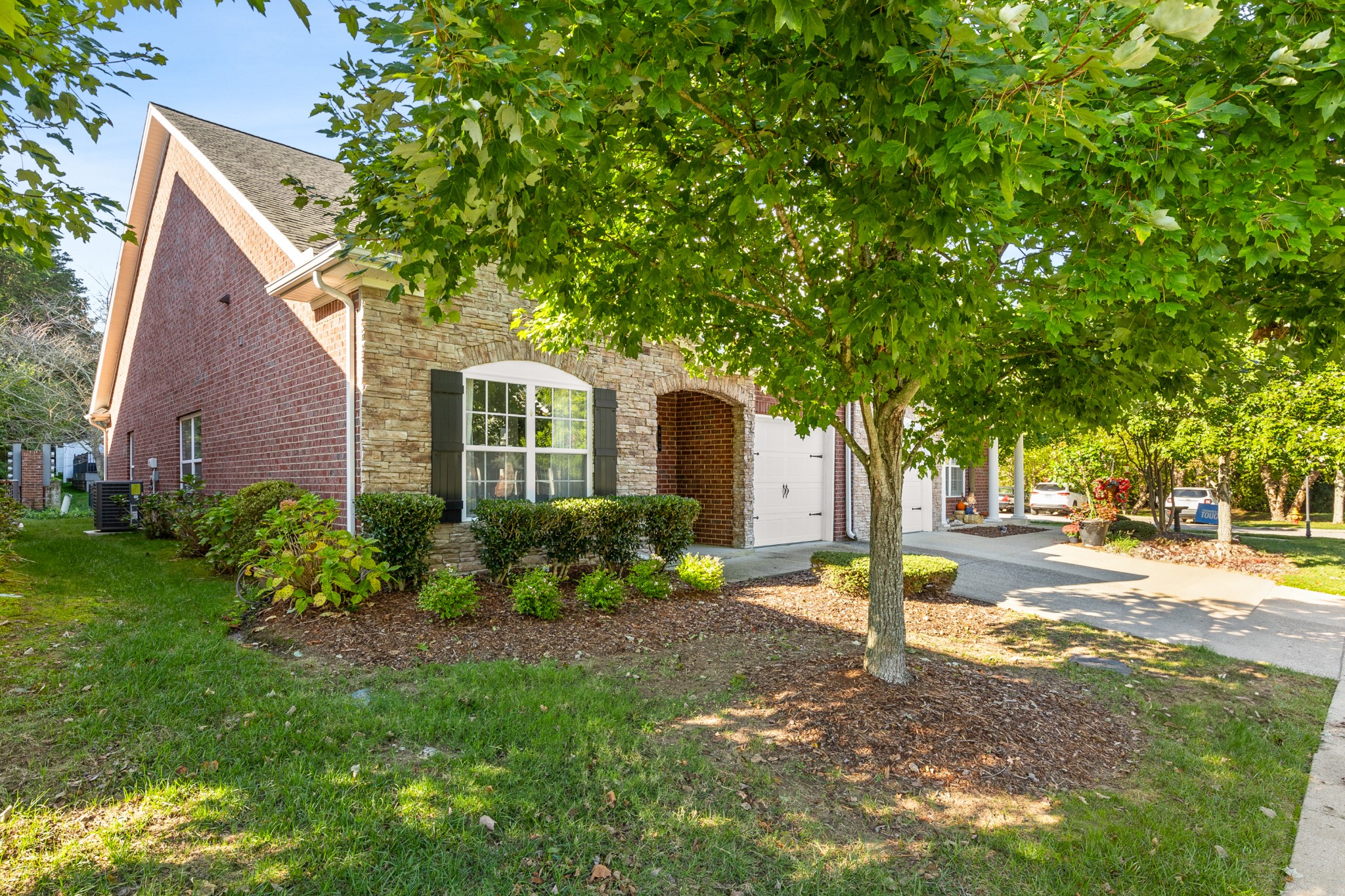 833 Barrington Place Dr