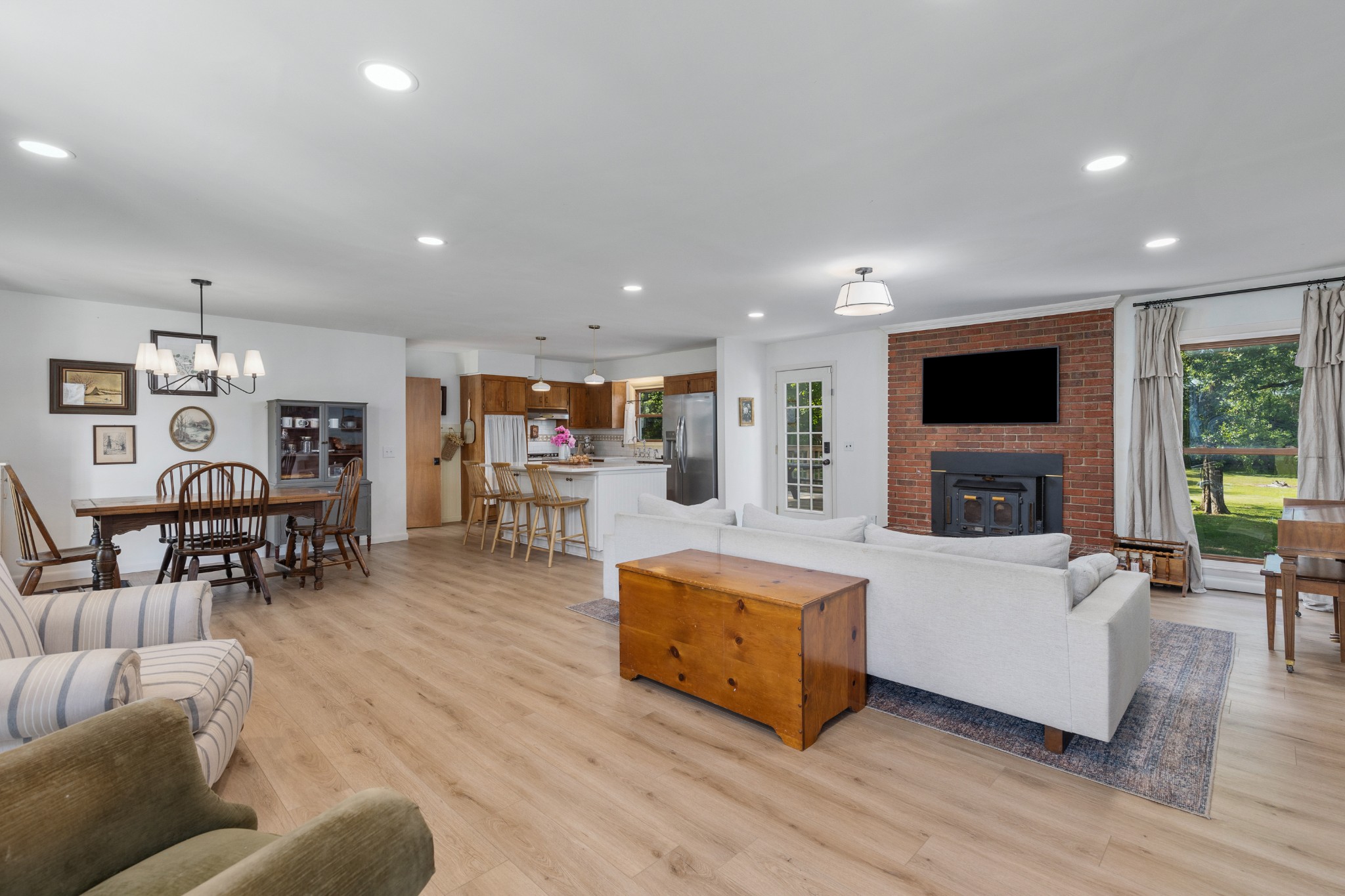 817 Fredricksburg Rd