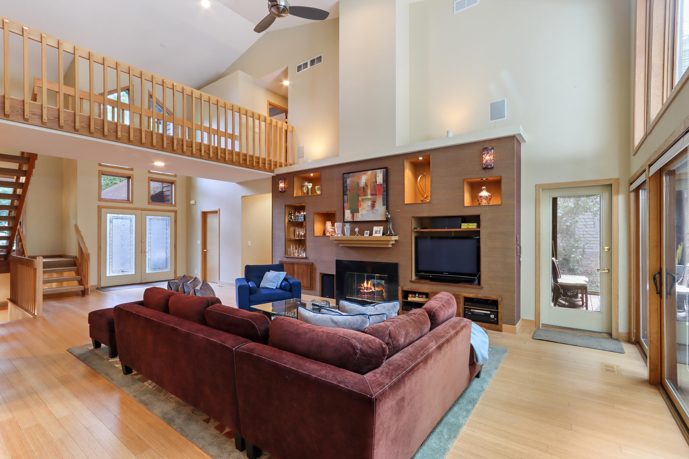 1050 Briarwood Dr