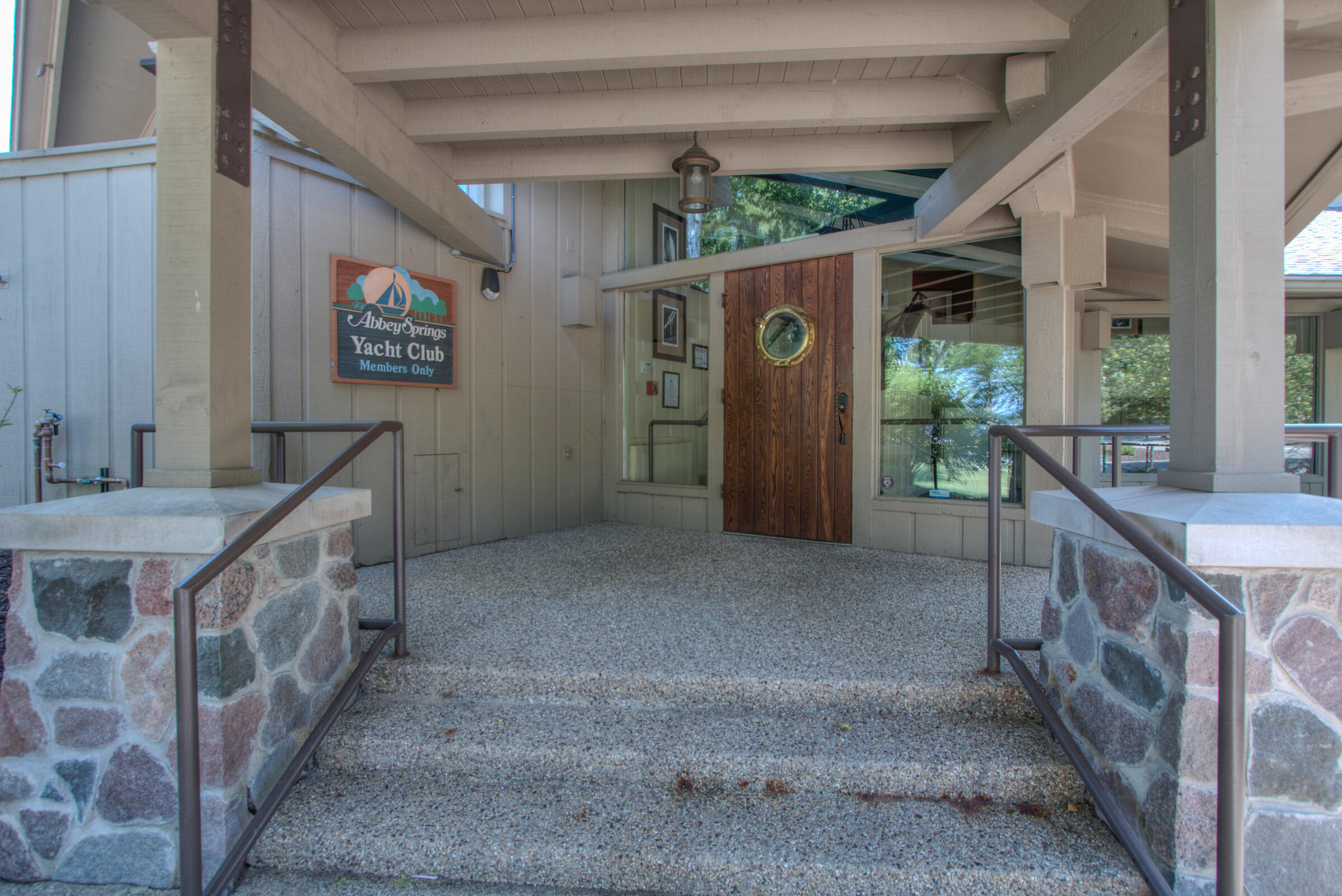1050 Briarwood Dr