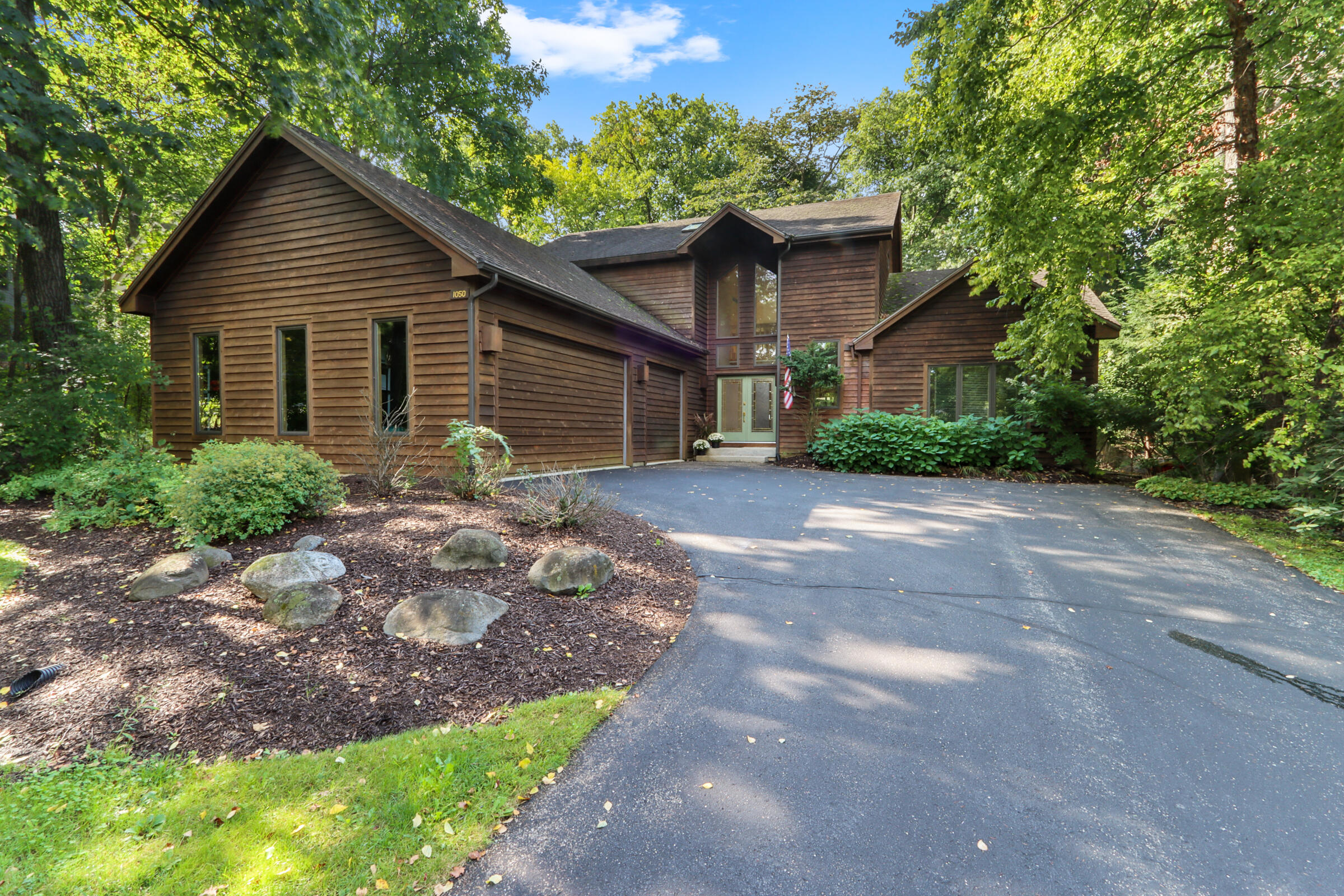 1050 Briarwood Dr