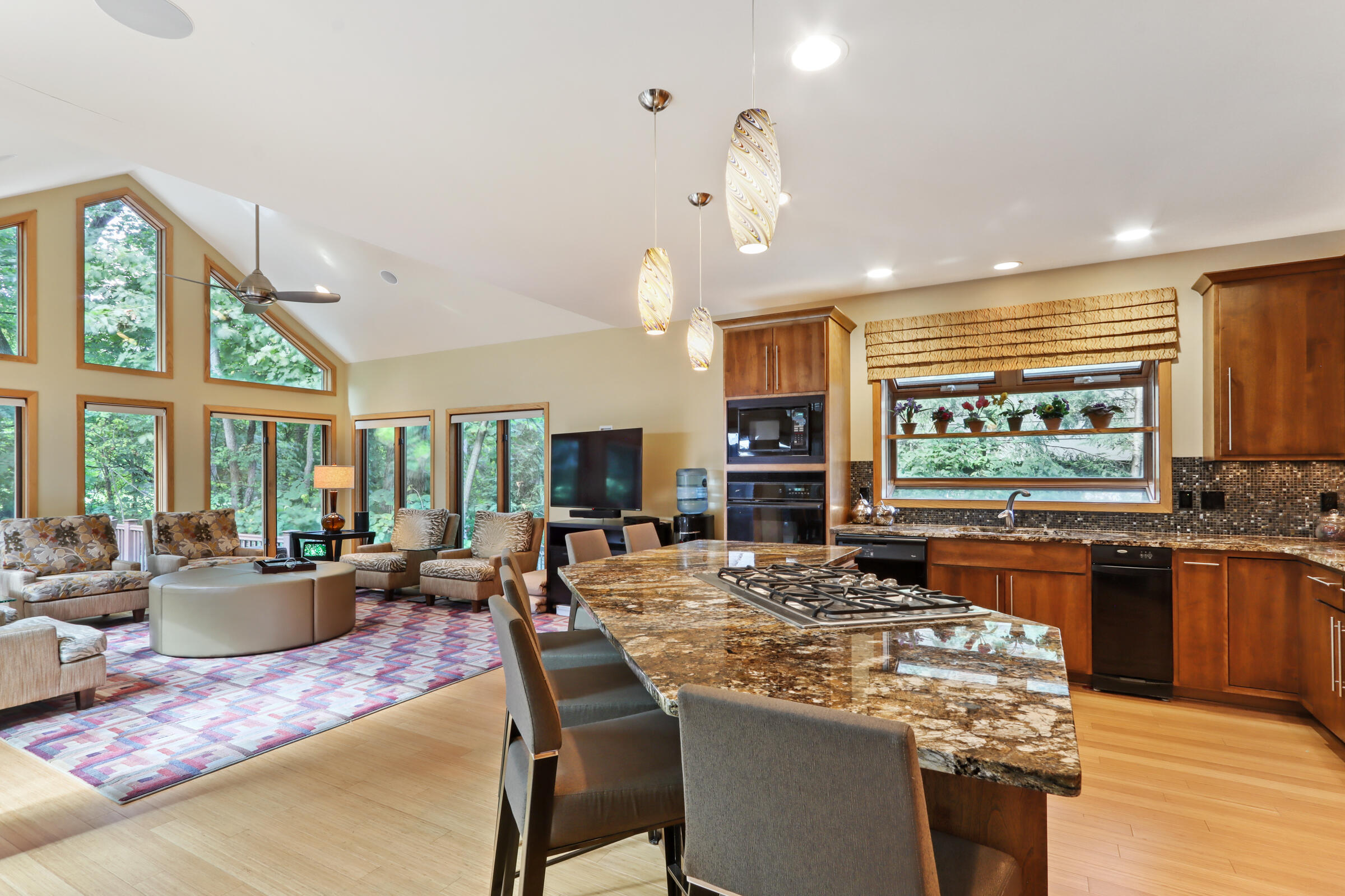 1050 Briarwood Dr