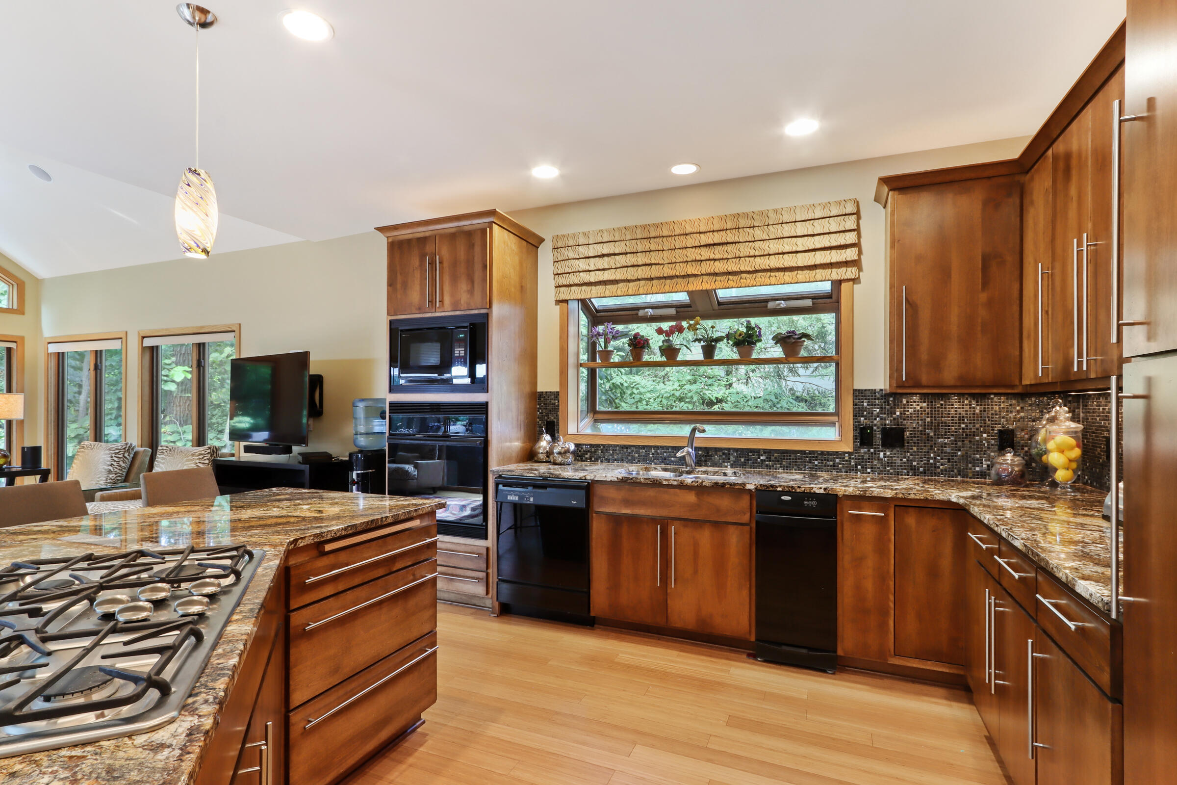 1050 Briarwood Dr