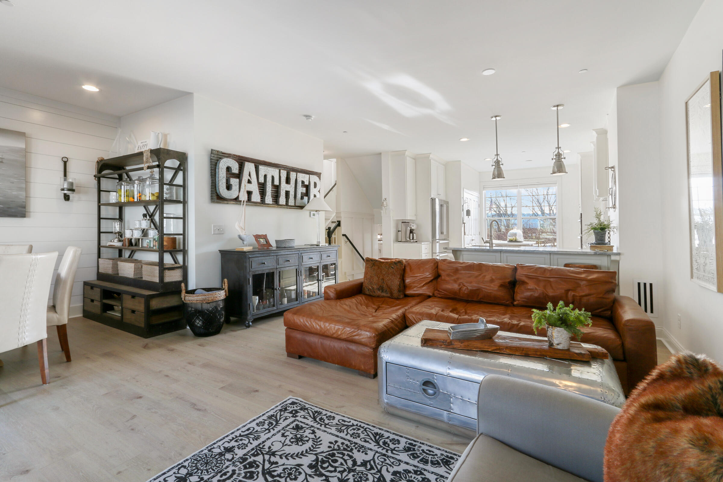 186 3rd Ave
