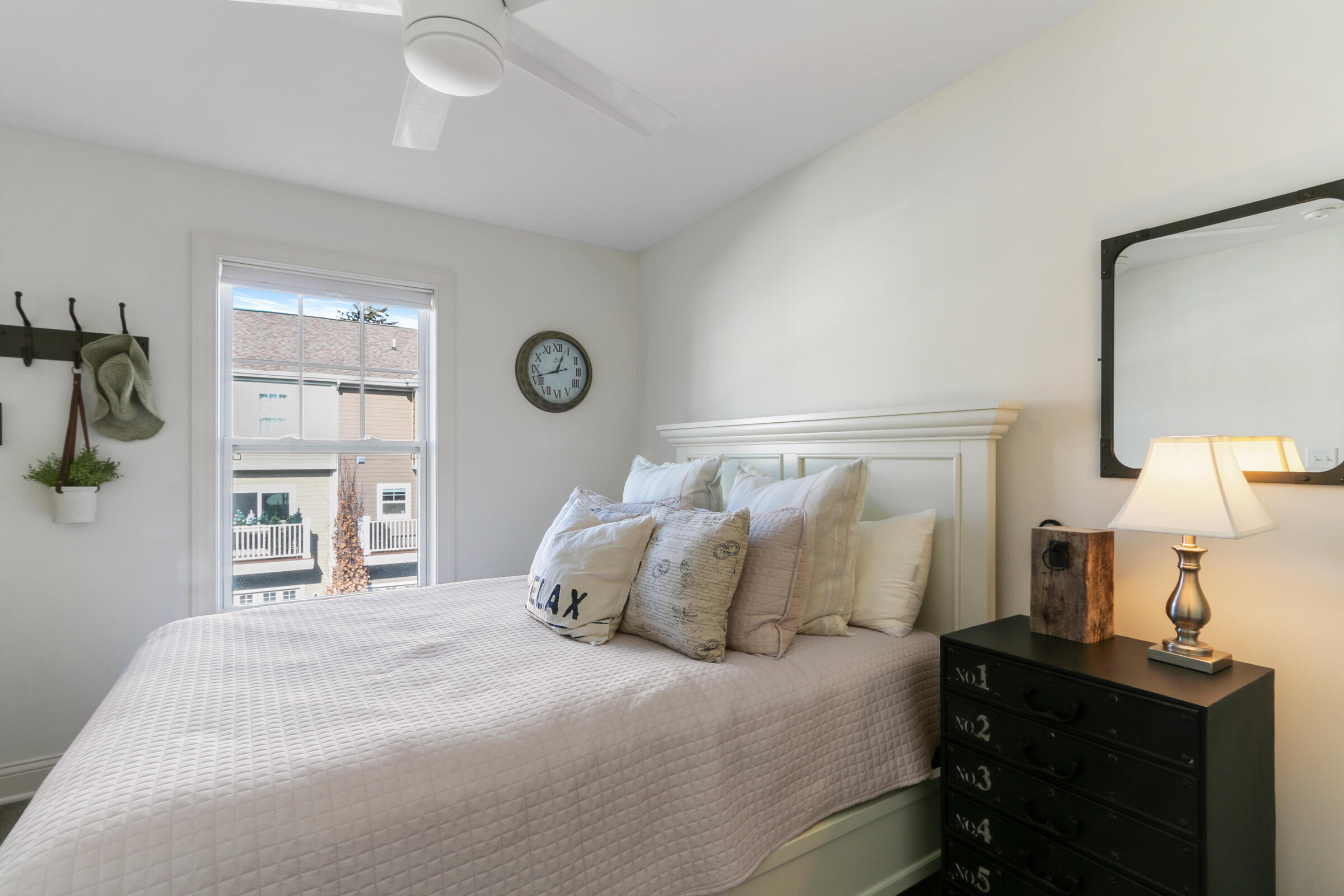 186 3rd Ave