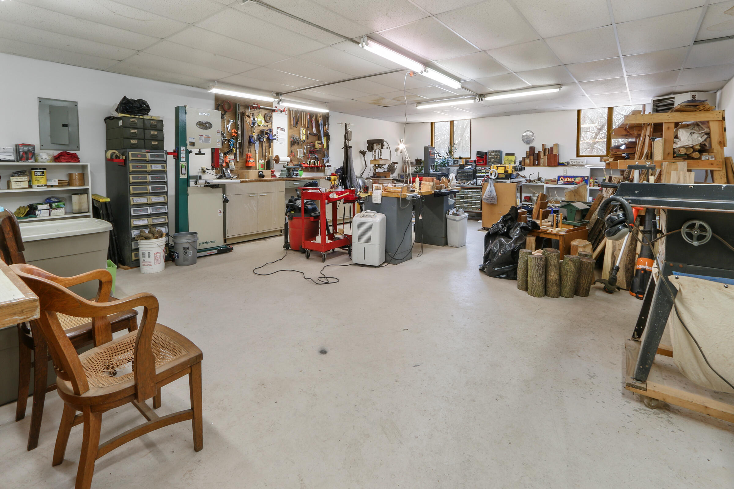 998 Tarrant Dr