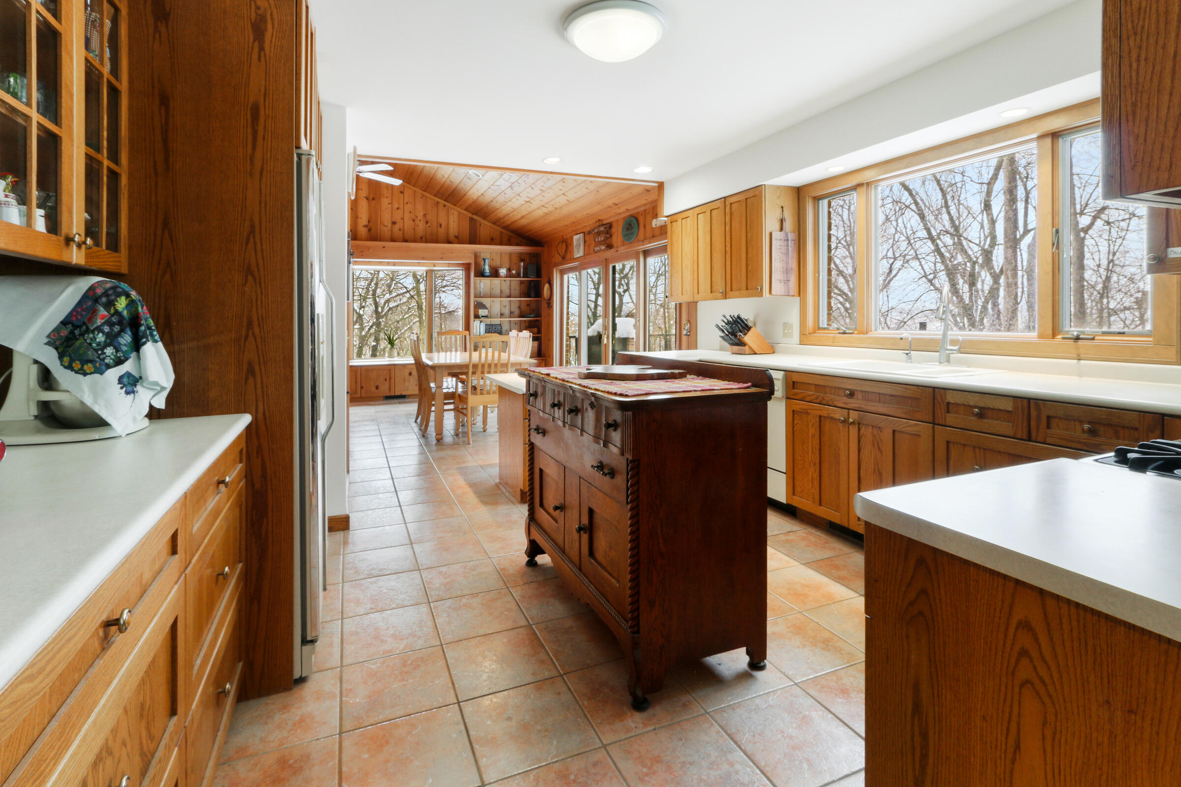 998 Tarrant Dr
