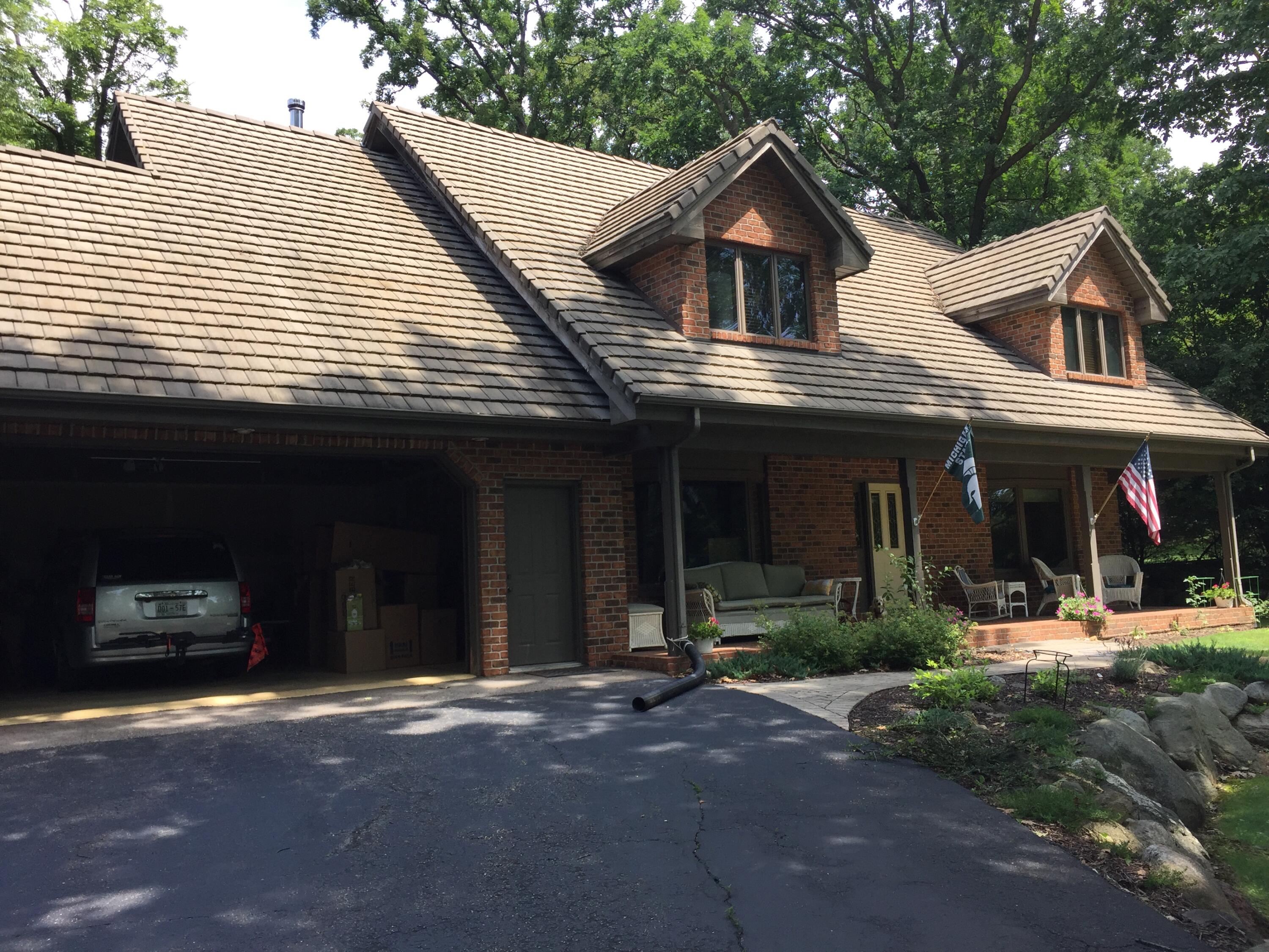 998 Tarrant Dr