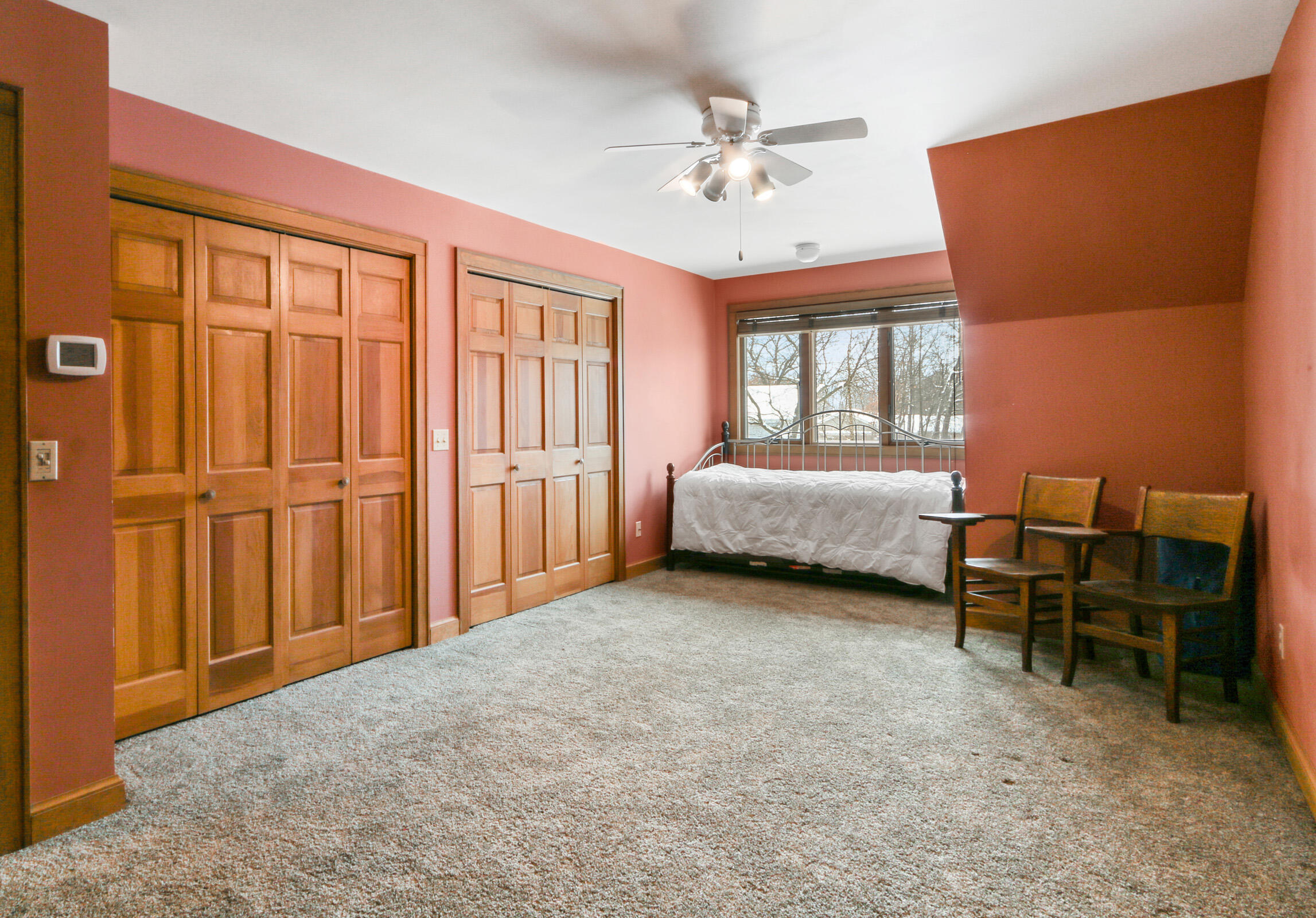 998 Tarrant Dr