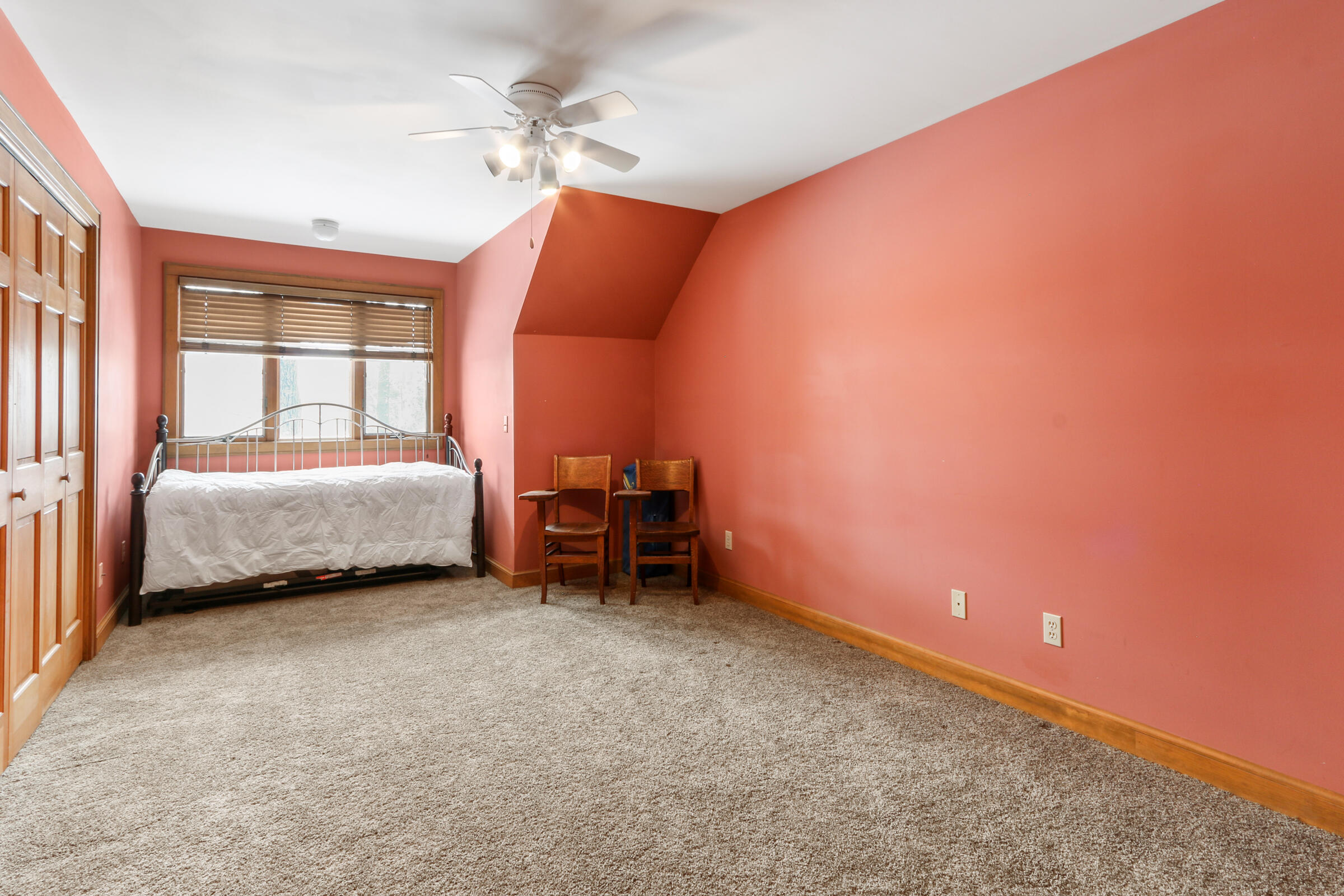 998 Tarrant Dr