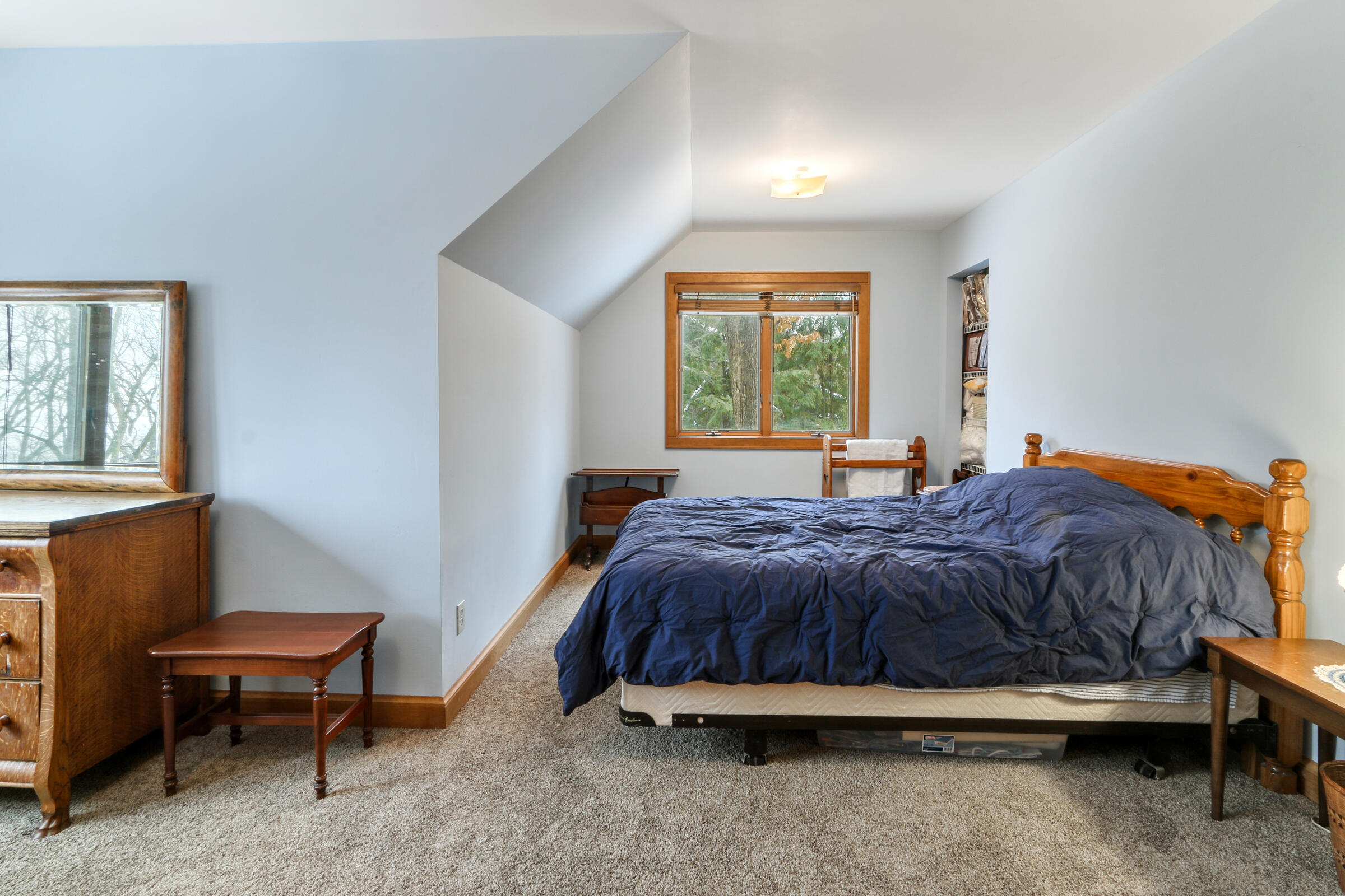 998 Tarrant Dr