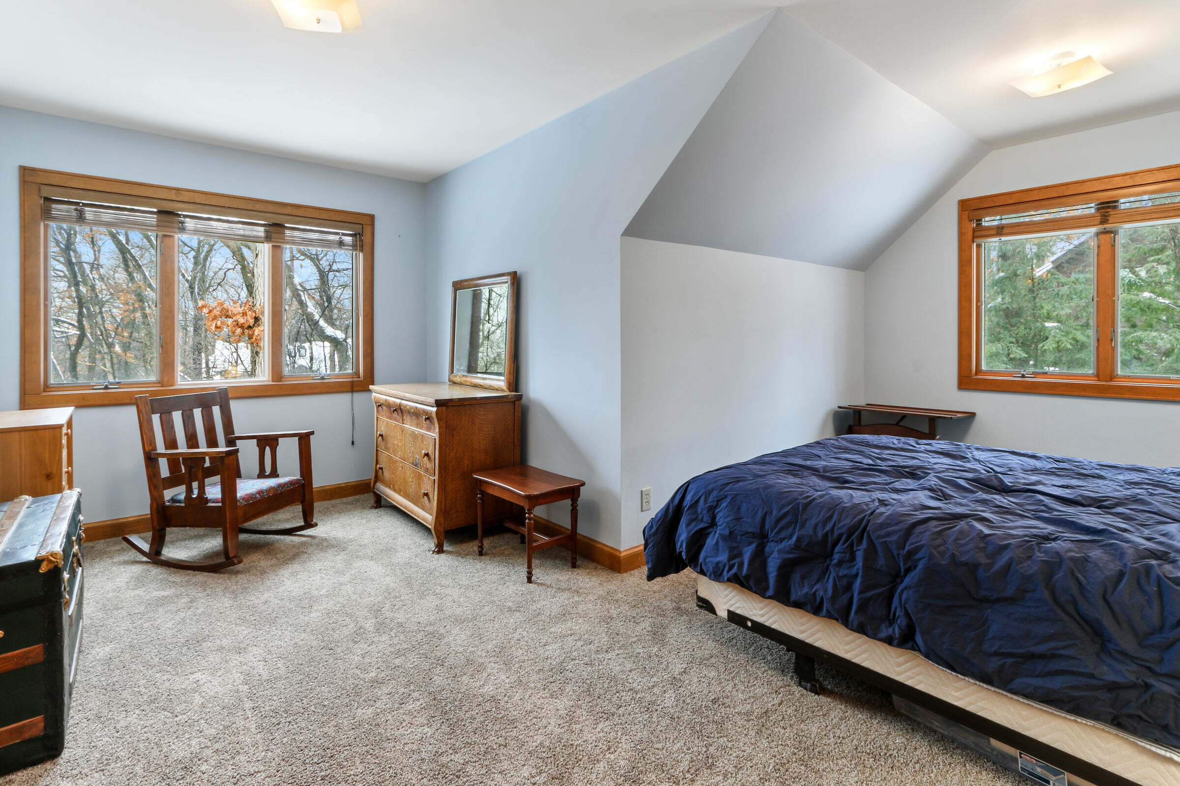 998 Tarrant Dr