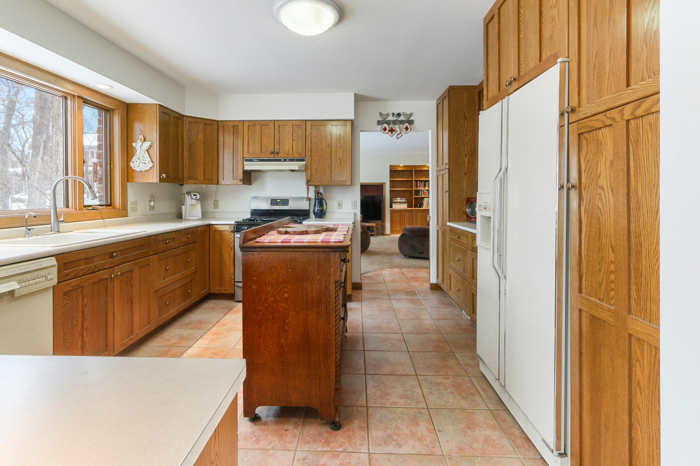 998 Tarrant Dr