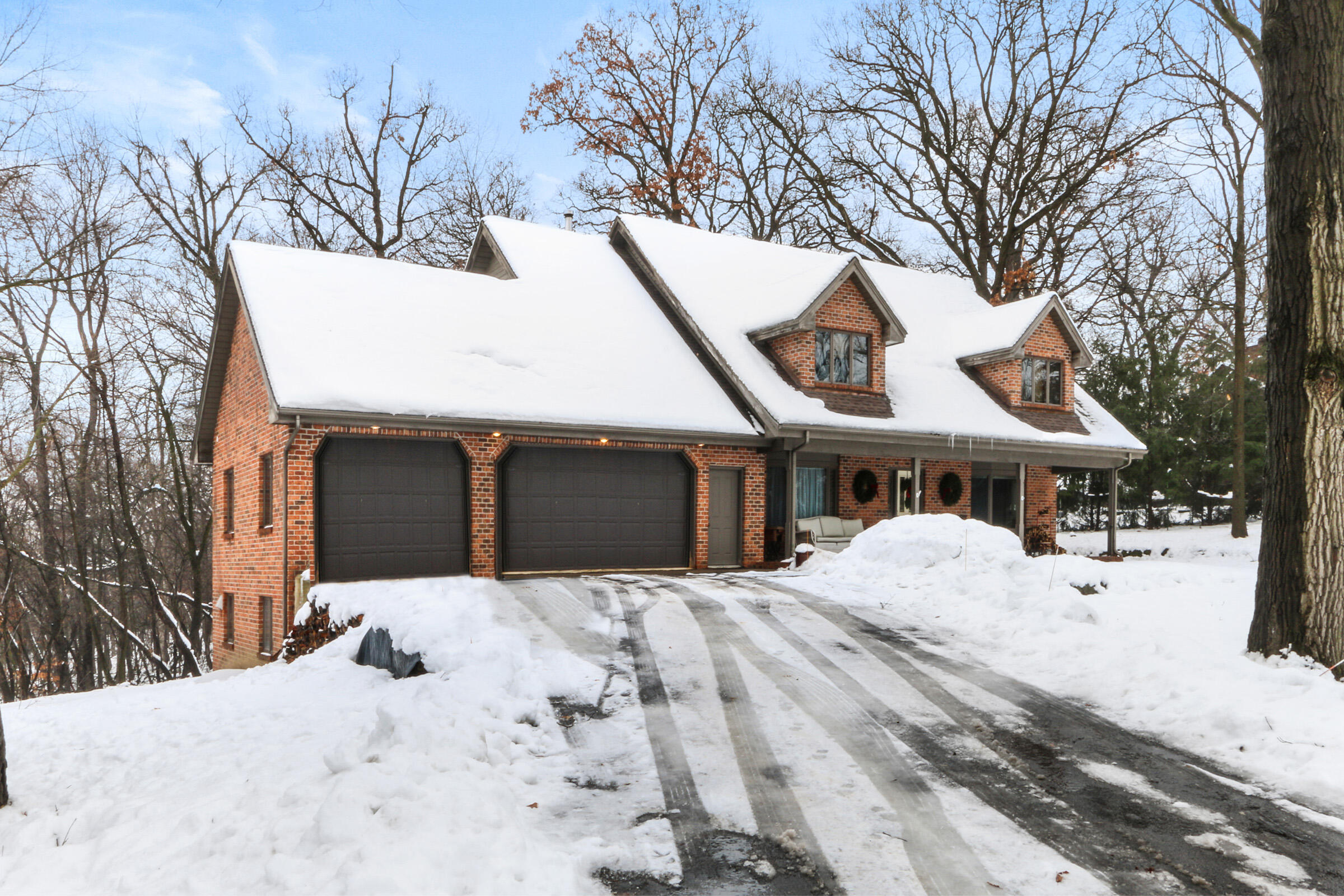998 Tarrant Dr