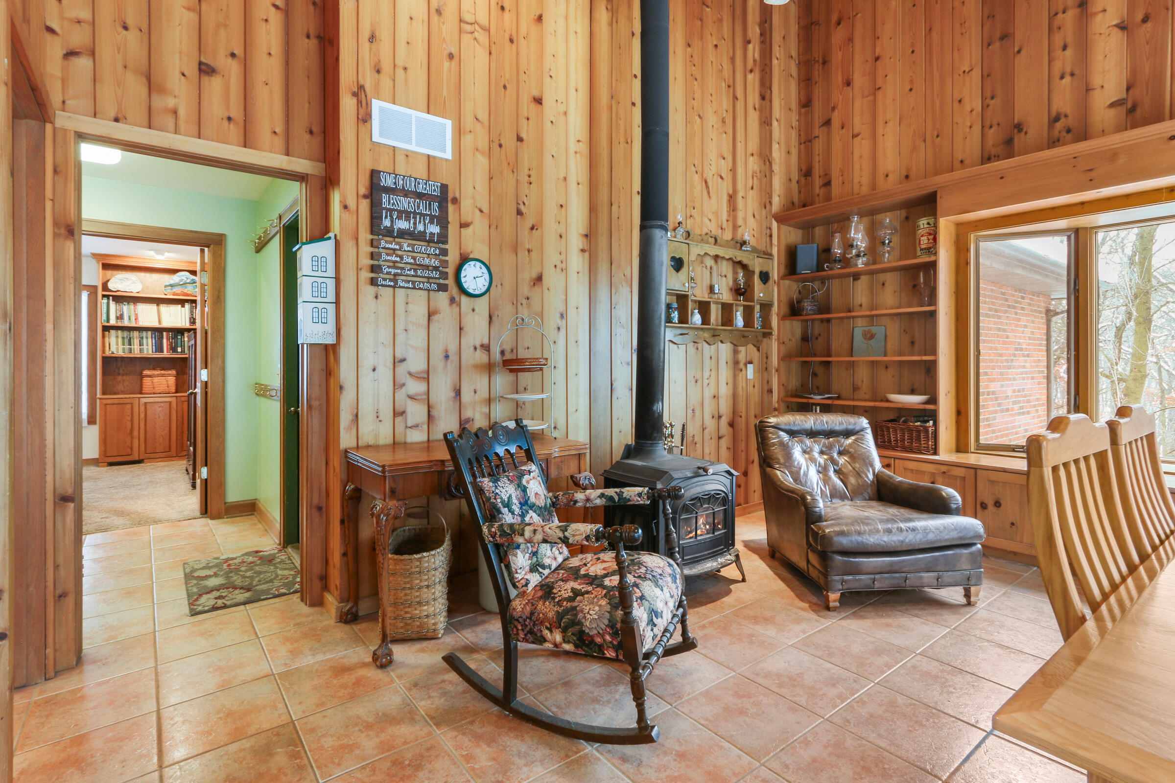 998 Tarrant Dr