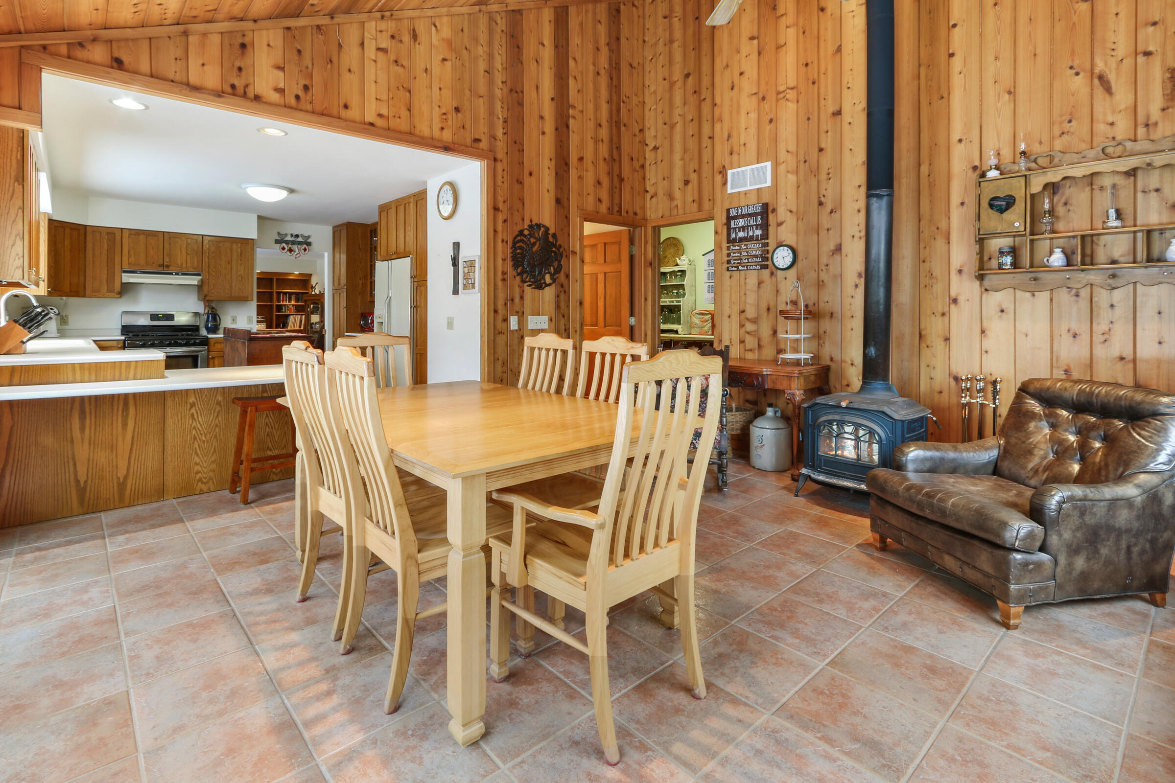 998 Tarrant Dr