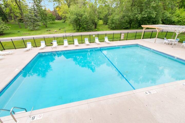 880 Windsor Dr J2