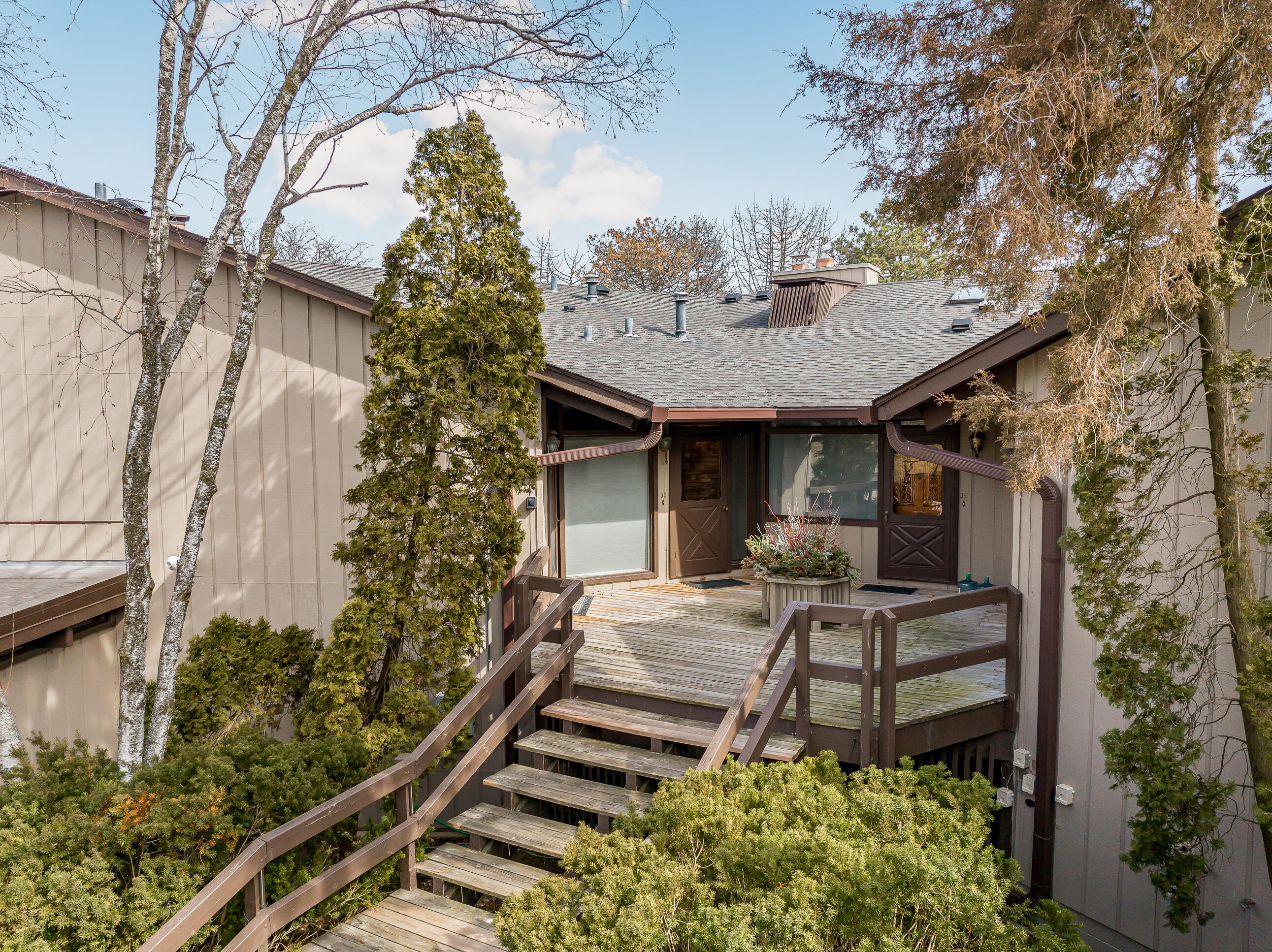 880 Windsor Dr J2