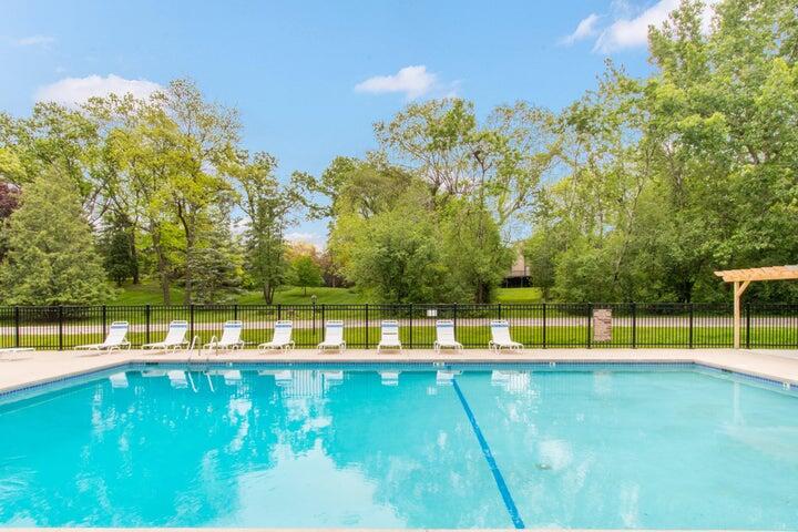 880 Windsor Dr J2