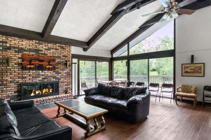 880 Windsor Dr J2