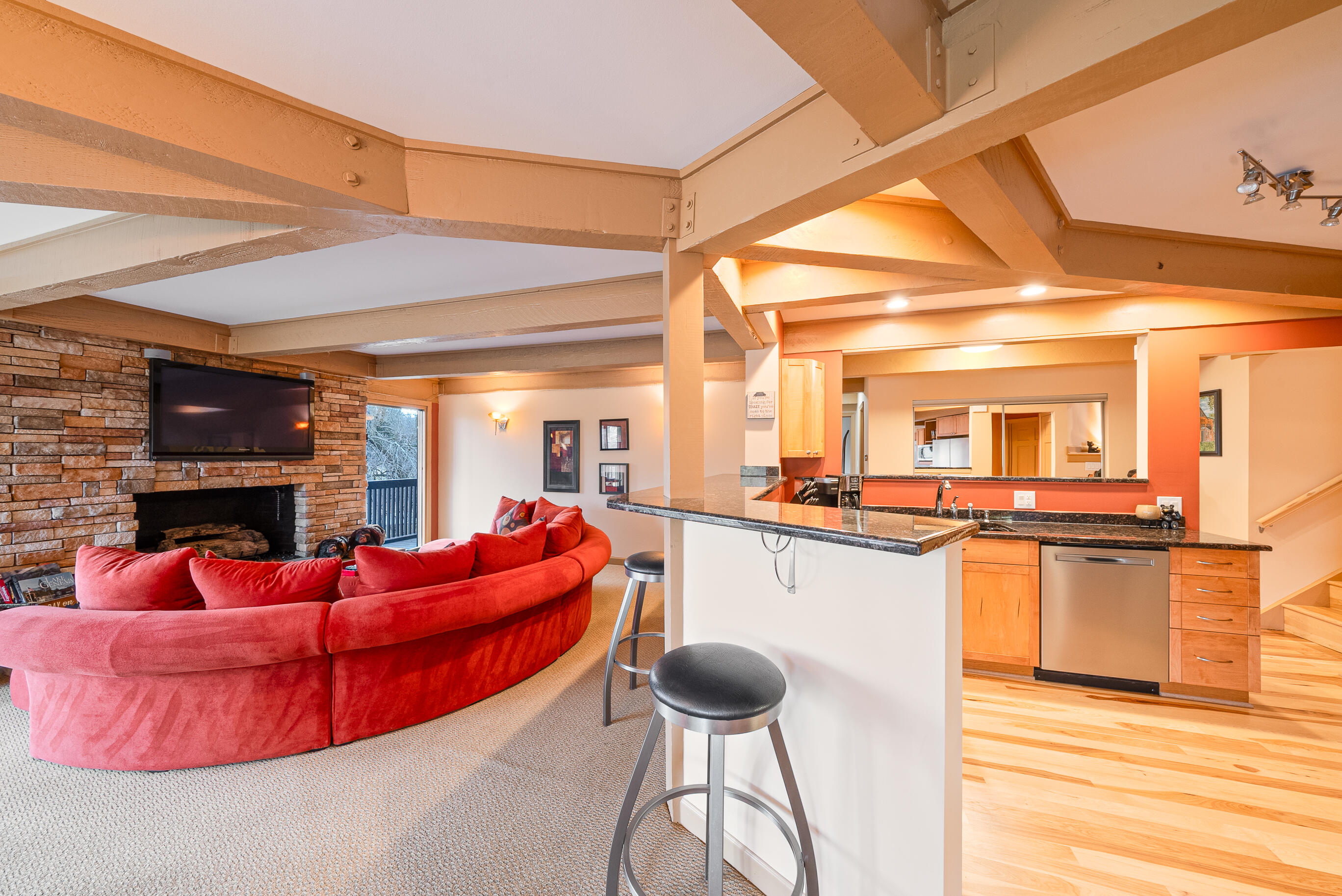 880 Windsor Dr J2