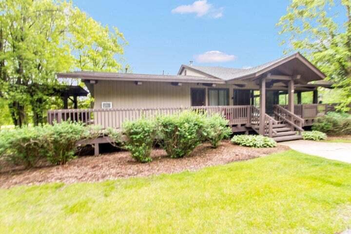 880 Windsor Dr J2
